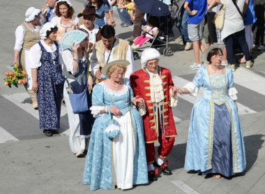 insanların eski özel geçit töreni