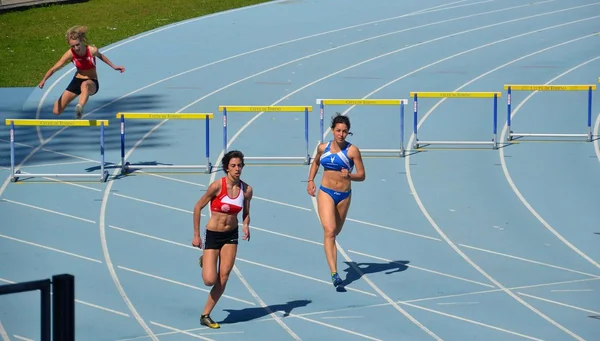 Atletica. donna steeplechase — Foto Stock