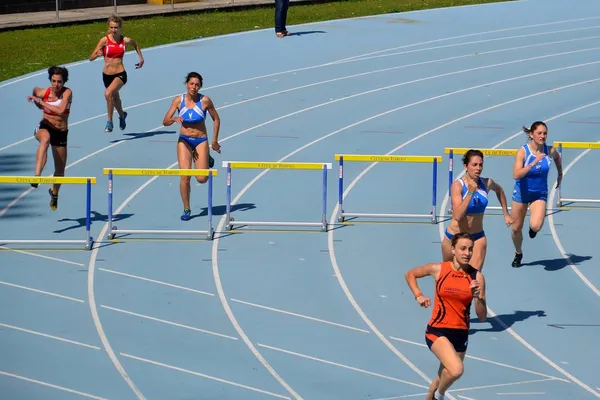 Atletica. donna steeplechase — Foto Stock