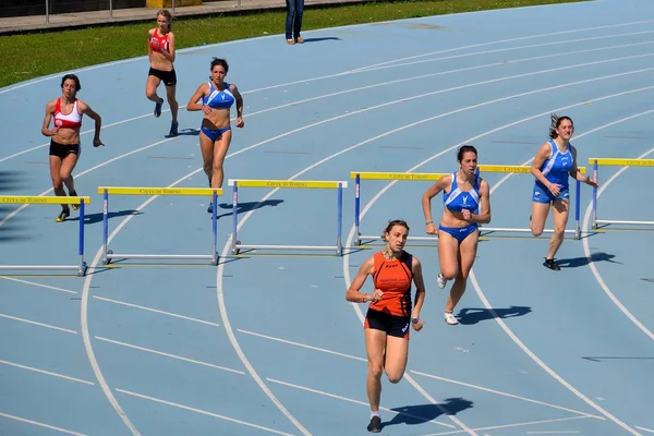 Athletics. steeplechase woman — Stock Photo, Image