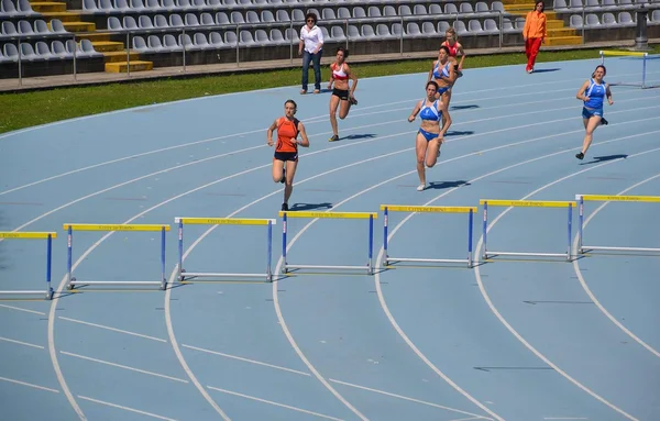 Atletika. steeplechase žena — Stock fotografie