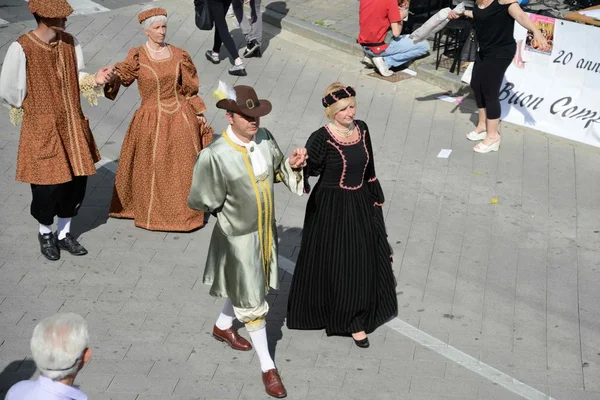 古代の習慣の人々 のパレード — ストック写真