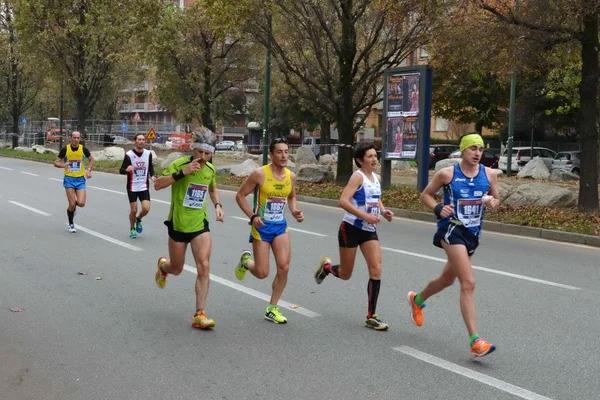 Maratón de Turín. 17 / 11 / 2013. los atletas — Foto de Stock