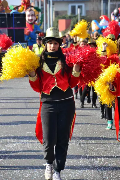 Carnevale. ragazze pon pon — Foto Stock