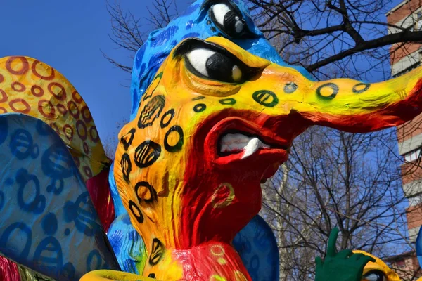 Carnaval italiano. títeres de papier-mjalá ché —  Fotos de Stock