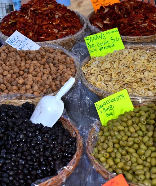 Olives for sale. food. Mediterranean — Stock Photo, Image