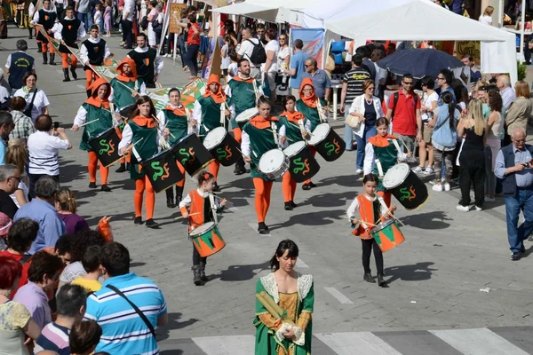 bant geçit. davul ve eski gümrük