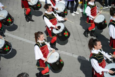 bant geçit. davul ve eski gümrük