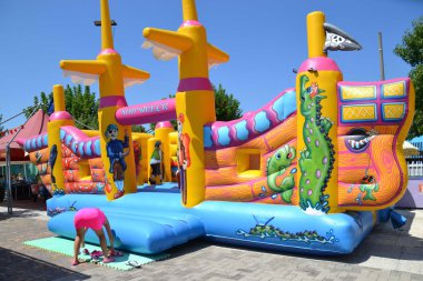 şişme oyuncaklar çocuklar için