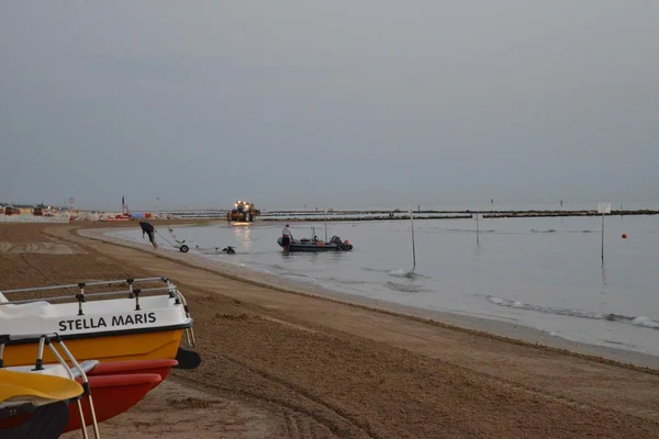 Het strand bij dageraad — Stockfoto