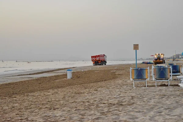 The beach at dawn — Stock Photo, Image