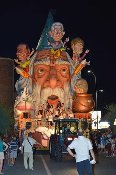 Fano pesaro urbino sommerkarneval. — Stockfoto