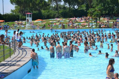 havuz aquafan. Riccione. İtalya. dans ile eğlence