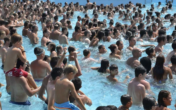 Het zwembad aquafan. Riccione. Italië — Stockfoto