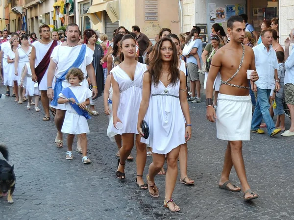 市?ファノ。マルケ州。イタリア。パレードの「ノデイチェーザリ」古代ローマの衣装に触発 — ストック写真