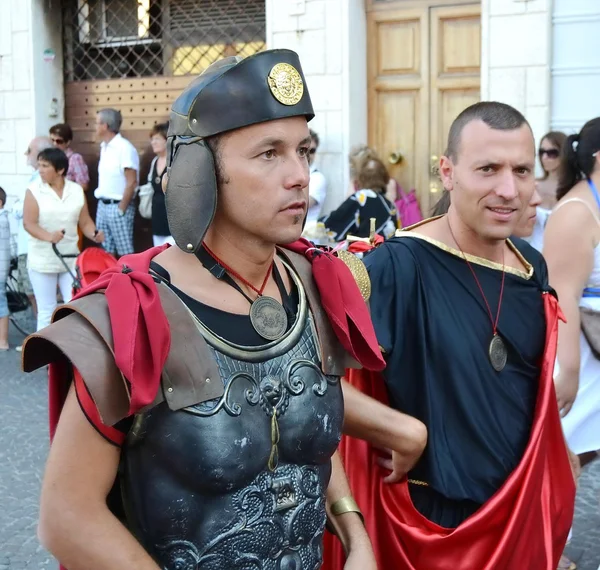 Cidade de Fano. Marche. Itália. desfile "o Fano dei Cesari" inspirado nos trajes da Roma antiga — Fotografia de Stock