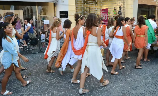Byen Breezn av Fano. Marche! Til Italia. parade "Fano dei Cesari" inspirert av kostymet til antikkens Roma – stockfoto