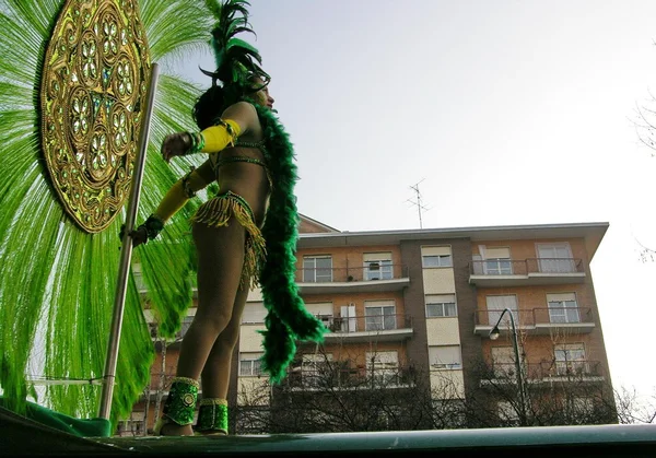 Desfile de carnaval. bailarines brasileños — Foto de Stock
