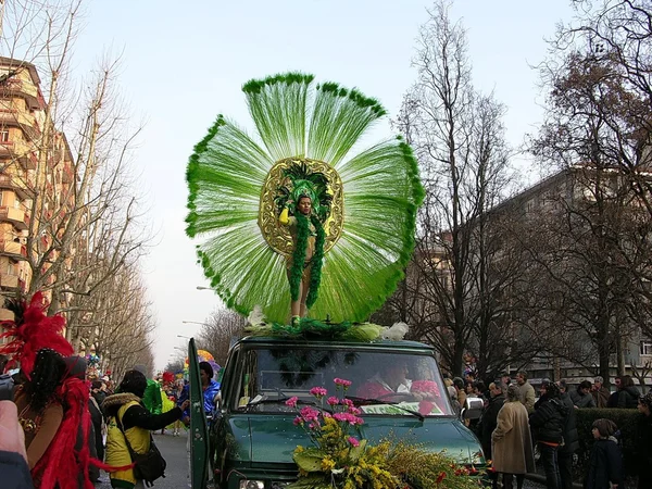 Desfile de carnaval. bailarinos brasileiros — Fotografia de Stock