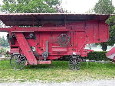 traktör. eski makine ve tarım uygular