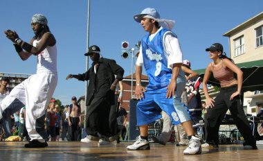 rap.funky. doğaçlama, dans ve şarkı söyleme