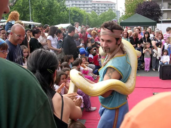 sokak sirk. fakir. çapkın. göster.