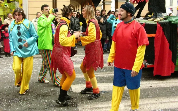 Carnival parade. Kart. buiten — Stockfoto