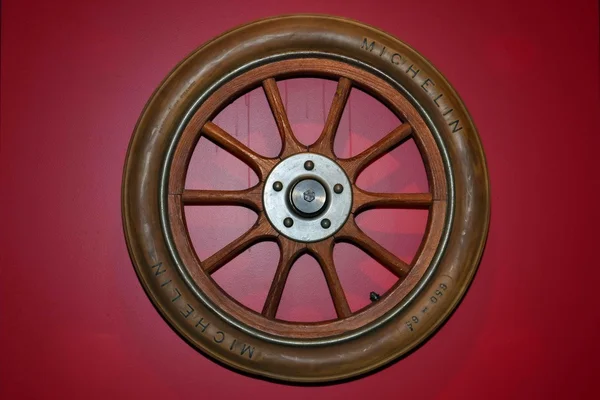 Automobile Museum. Turin. Italy. evolution of the wheel in the car — Stock Photo, Image