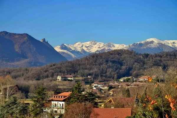 Sagra di san michele. jezera Avigliana. Torino. Itálie — Stock fotografie