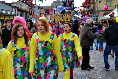 Karnaval geçit