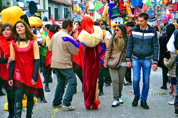 Desfile de carnaval. Gente. Fiesta. Exterior —  Fotos de Stock