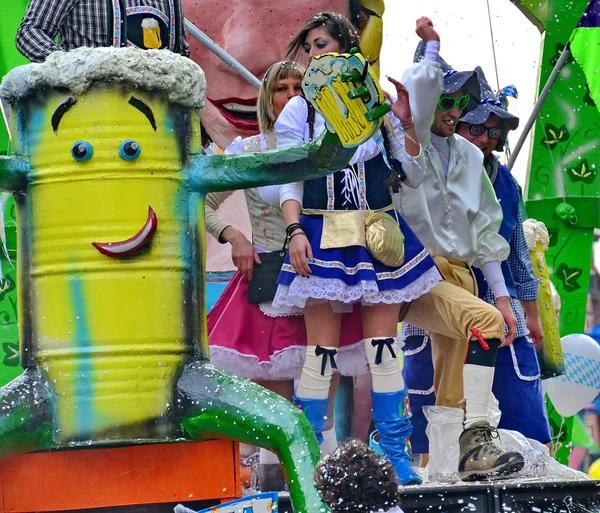 Gente. Sfilata di Carnevale. Strada. Festa. All'aperto — Foto Stock