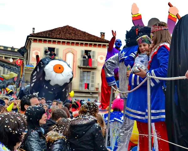 Mensen. Carnival parade. straat. partij. buiten — Stockfoto