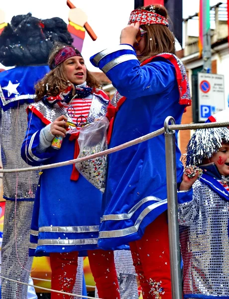 Insanlar. Karnaval geçit. sokak. parti. Açık — Stok fotoğraf