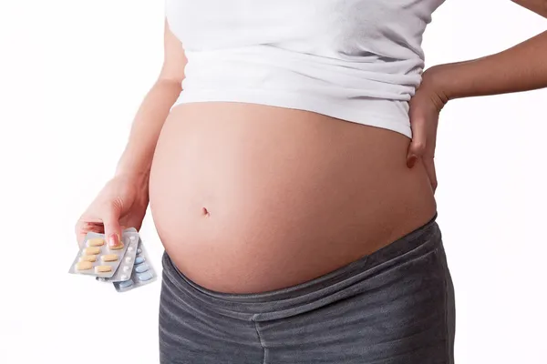 Pregnant woman holding a medical tablets — Stock Photo, Image