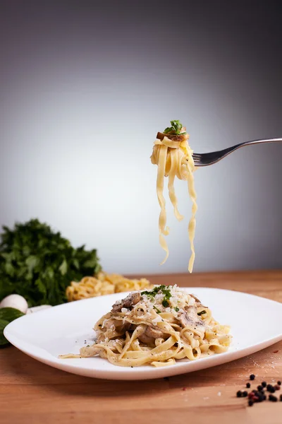 Tagliatelle with mushrooms — Stock Photo, Image