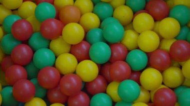 Çoklu renkli plastik toplar çocukların oyun parkı üst görünümü