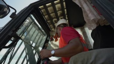 Kazı makinesindeki kazıcı sürücü programları