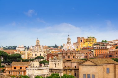 Roma'nın çatıları üzerinden sabah görünüm