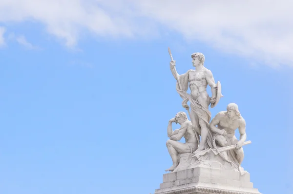 Three men statue at National Monument of Victor Emmanuel II Rome piazza Venezia — Stock Photo, Image