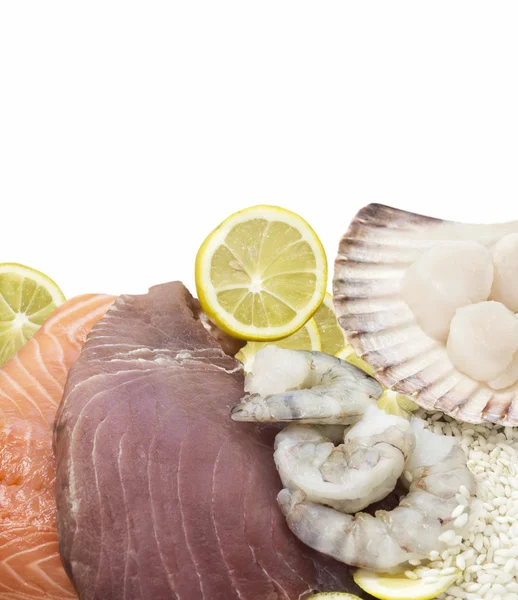 Nyers mix, tenger gyümölcsei, citrom, fehér háttér — Stock Fotó