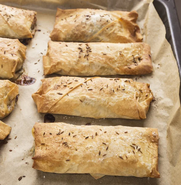 Degblad bakade smördegen pajer — Stockfoto