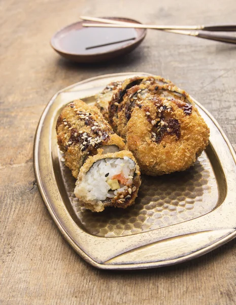 Frituren sushi — Stockfoto