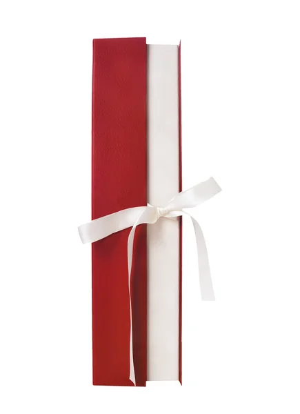 Gift wrap, röd kartong med vit rosett, isolerade — Stockfoto