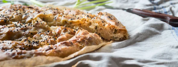 Närbild Bit Turkiska Salta Bakverk Paj Med Phyllo Deg Boregi — Stockfoto