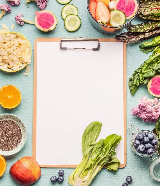 Ingredientes Saludables Del Batido Alrededor Del Portapapeles Con Hoja Papel — Foto de Stock