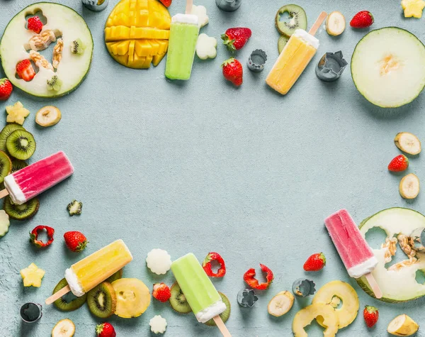 Καλοκαιρινό Φόντο Τροφίμων Διάφορα Πολύχρωμα Παγωτό Γρανίτα Φρέσκα Φρούτα Και — Φωτογραφία Αρχείου