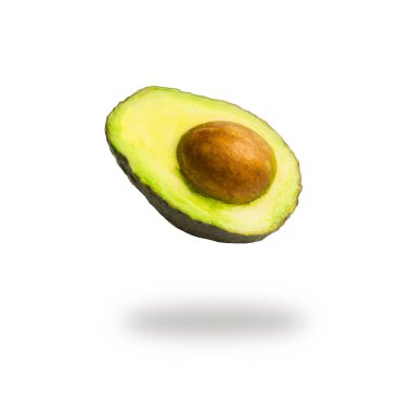 Tohumlu yarım avokado, gölgeli beyaz arka planda izole edilmiş. Yiyecek havalanması kavramı