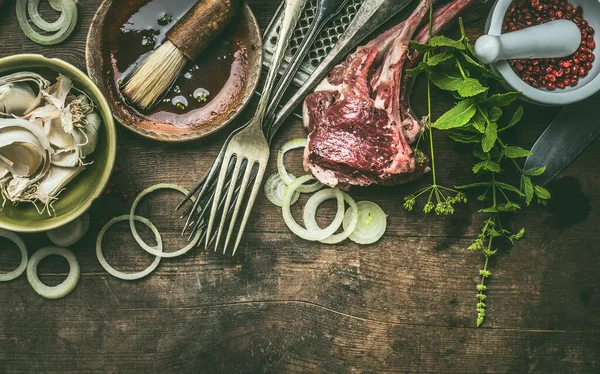 Preparação Grelha Com Prateleiras Cordeiro Com Tempero Fresco Churrasqueira Simples — Fotografia de Stock