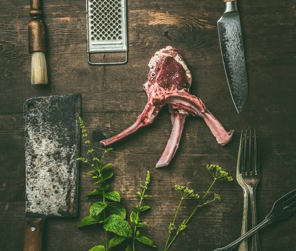 Raw Lamb Ribs Fresh Herbs Kitchen Utensils Rustic Wooden Background — Fotografia de Stock